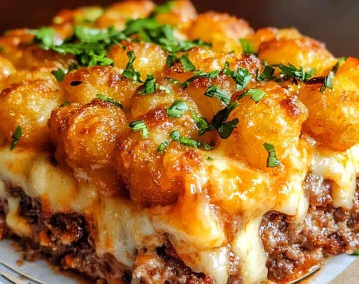 Käseiger Tater Tot Hackbraten-Auflauf